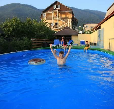 U Ruslana Guest House Gagra Exterior photo
