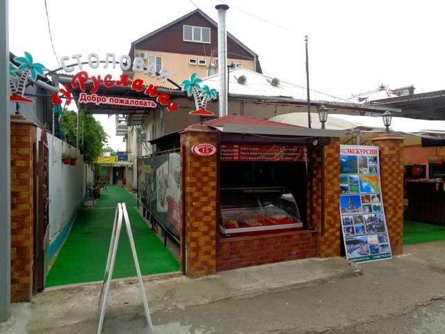 U Ruslana Guest House Gagra Exterior photo