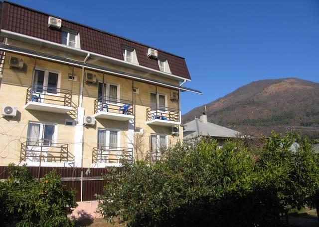 U Ruslana Guest House Gagra Exterior photo