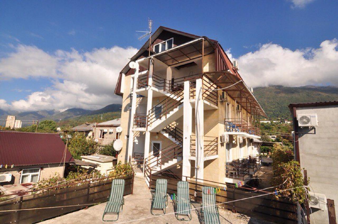 U Ruslana Guest House Gagra Exterior photo