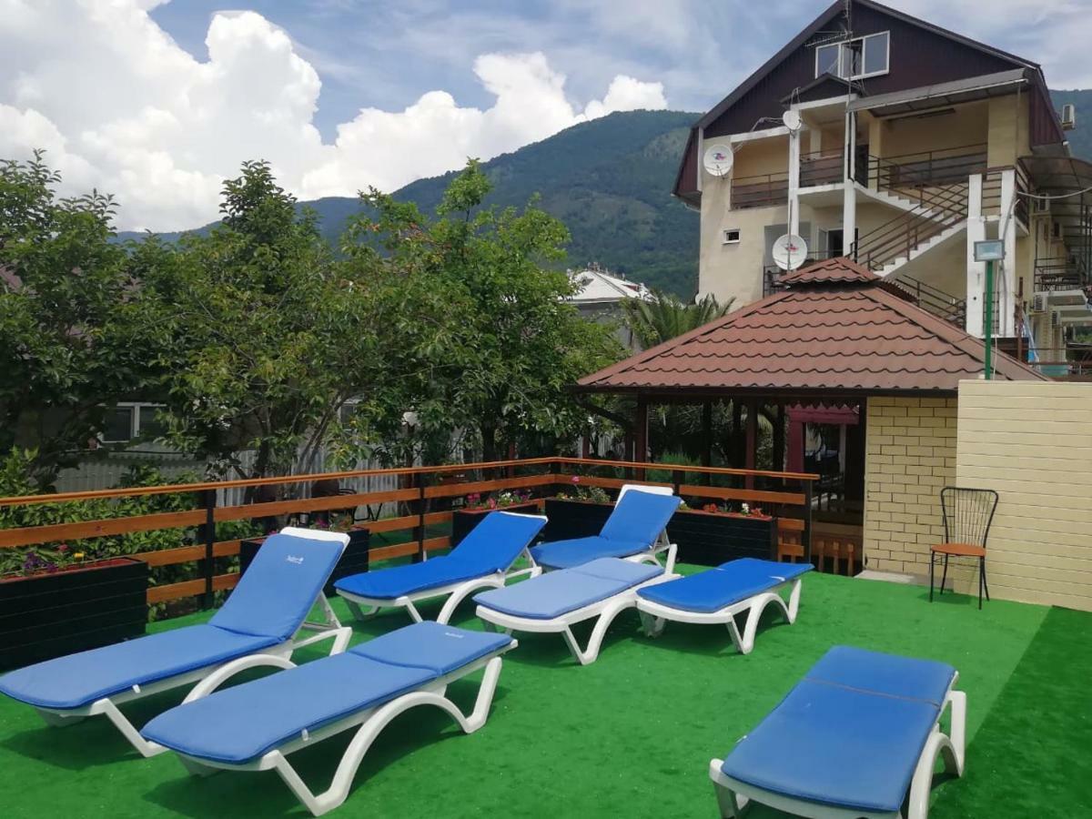 U Ruslana Guest House Gagra Exterior photo